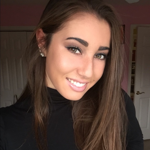 Meet your Posher, Brooke