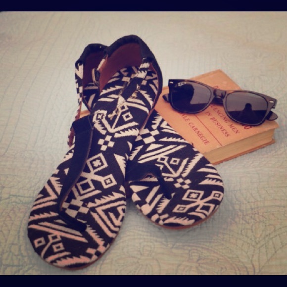 Toms Black and White Sandals