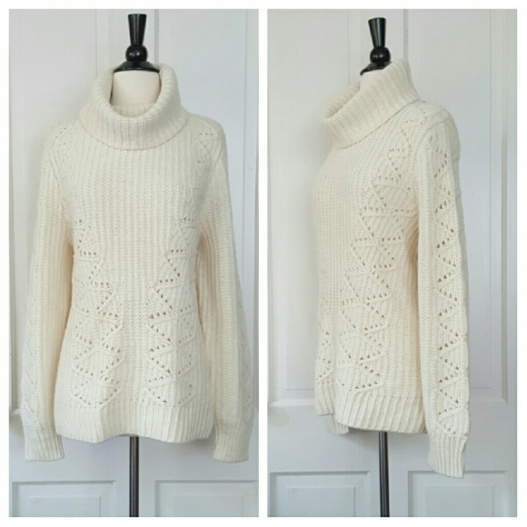 Banana Republic Sweaters - 😊HP🎉🎉👏👏👏Banana Republic Chunky Cream Sweater