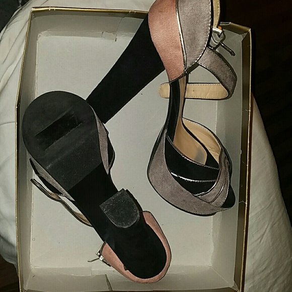 Shows - Picture 1 of 1