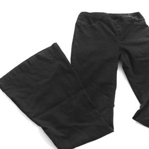Blank NYC bell bottom elastic waist jeans 29