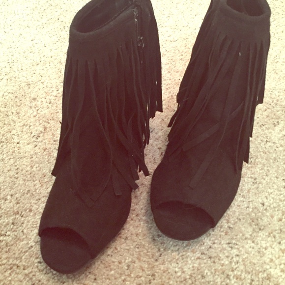 Fringed heels