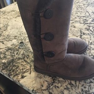 Tall dark brown Bailey button uggs!