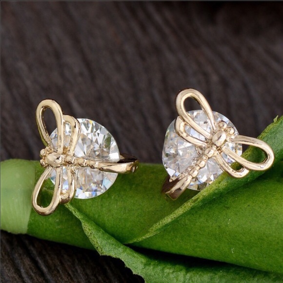 ✨💕Cubic Zirconia Dragonfly Earrings✨💕 last one - Picture 1 of 2