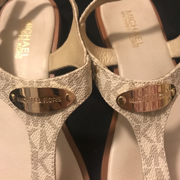 AUTHENTIC Michael Kors t strap sandal