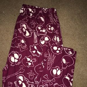 Plus size skull leggings