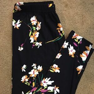 Plus size floral leggings