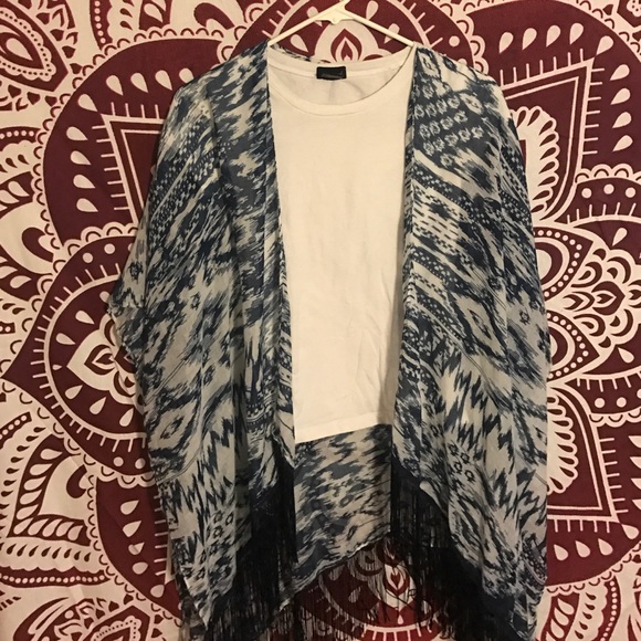 🌻FESTIVAL LOOK🌻White top with printed kimono