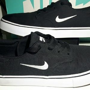 Nike SB Clutch