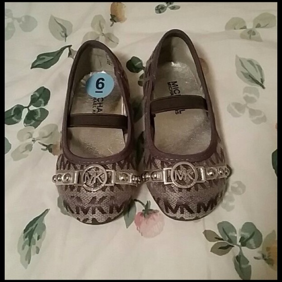 SOLD!!!Mk toddler size 6 flats not