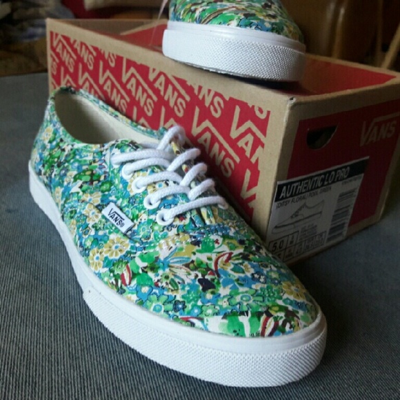 vans authentic lo pro ditsy floral