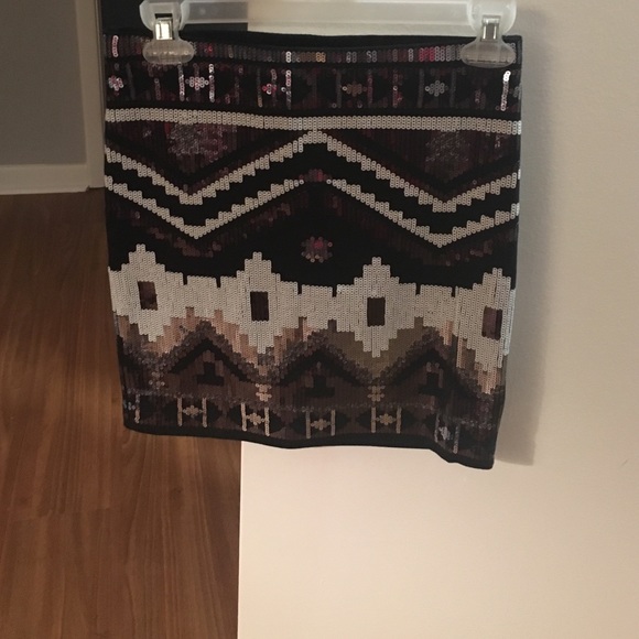 Express Skirt - Picture 3 of 3