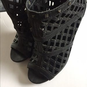 Weaved heel