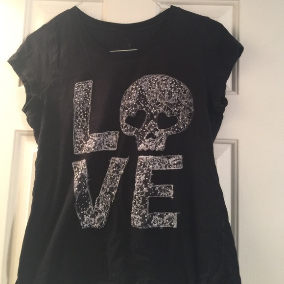 T-Shirt Size Medium in Juniors