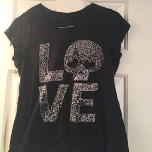 T-Shirt Size Medium in Juniors