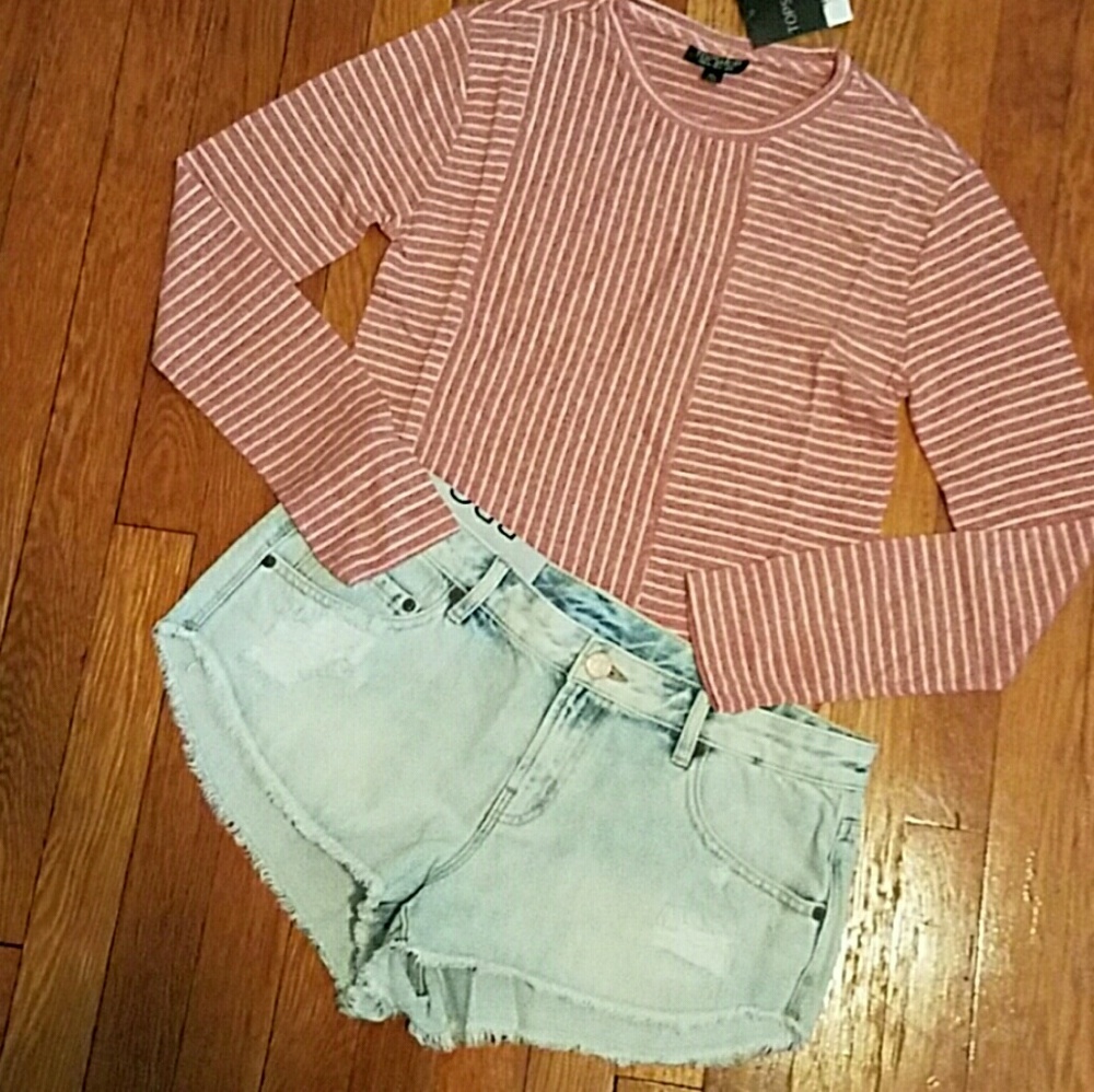 ‼️SALE‼️UO Low rise denim shorts - Picture 2 of 4