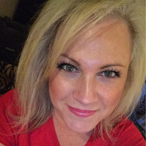 Meet your Posher, Carrie