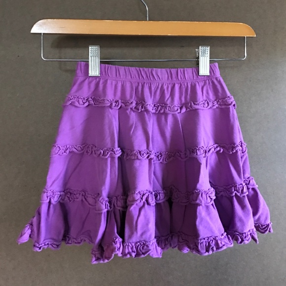 Ruffled flare skirt.