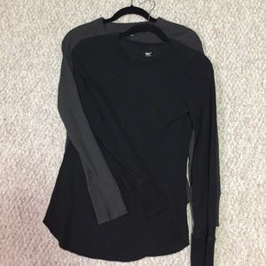 Two medium waffle t-shirts (grey and black)