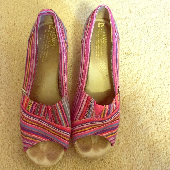Pink rainbow striped TOMS wedges size 6 W - Picture 1 of 3