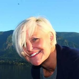 Meet your Posher, Carla