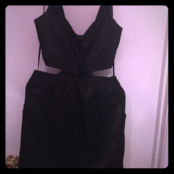 Beautiful black dress, perfect for a night out