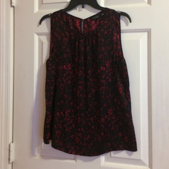 Black and red sleeveless top