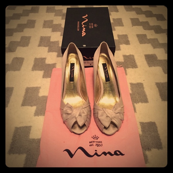 Nina "Forbes" Pumps - Powder Sand Satin N235661