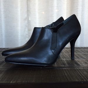 NWOT Nine West Leather Booties