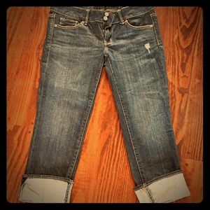 LIKE NEW A&E Dark Wash Capris