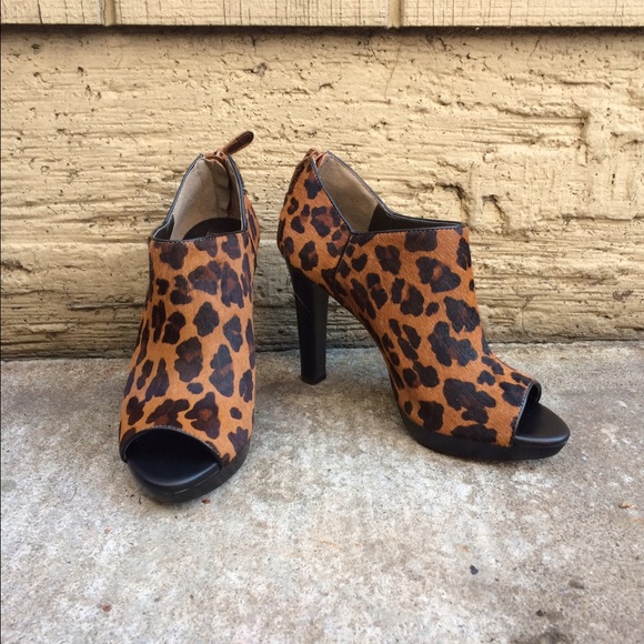 Banana Republic cheetah print heels - Picture 1 of 3
