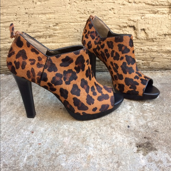 Banana Republic cheetah print heels - Picture 3 of 3
