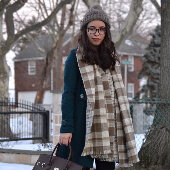 Meet your Posher, Yesenia - Picture 1 of 1