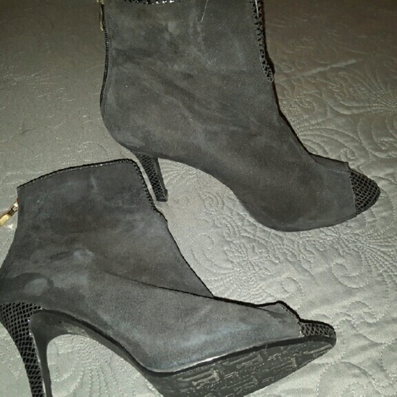 Women's shoes never worn 11 wide - Picture 1 of 4