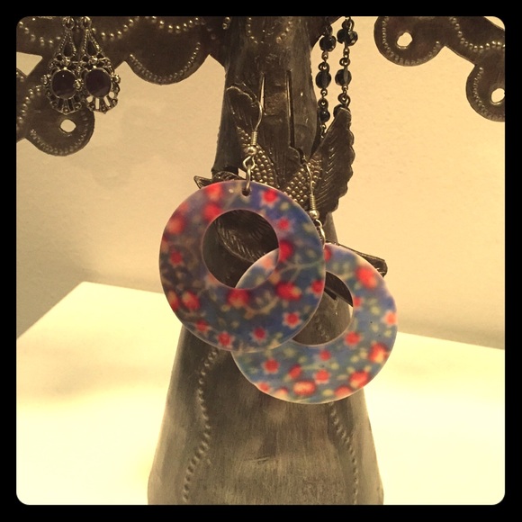 Printed Flowers on Shell Earrings - Picture 1 of 4