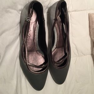 Rare, comfy satin Armani flats with emblem in 8