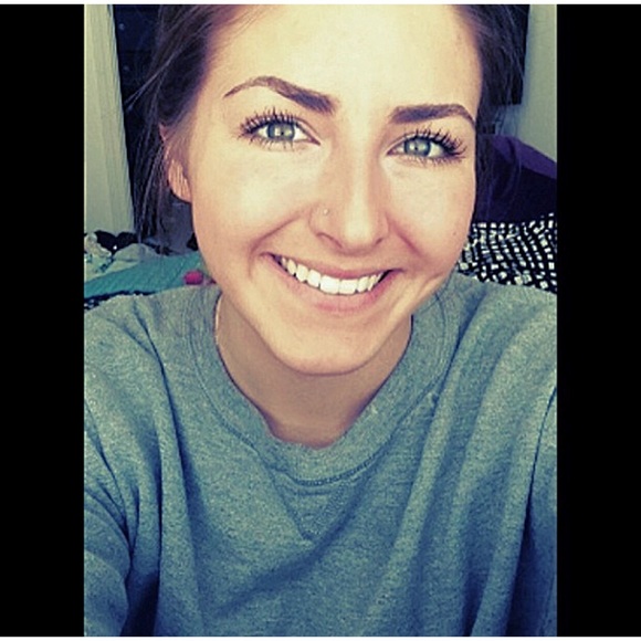 Meet your Posher, Emily - Picture 2 of 2