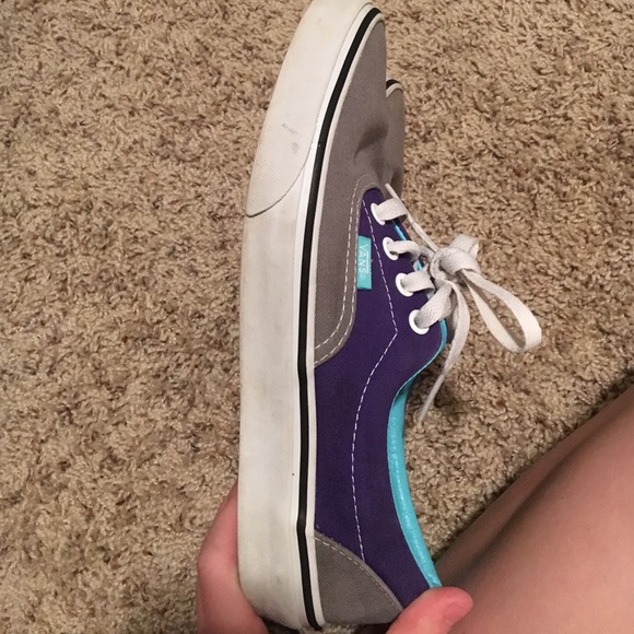 Vans - Picture 3 of 4