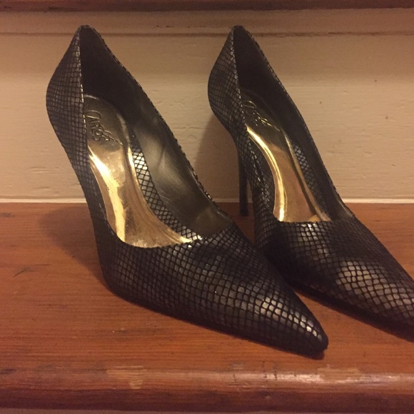 Metallic Silver & Black Carlos Santana Heels - Picture 1 of 4