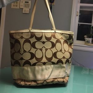 Signature coach shoulder tote bag