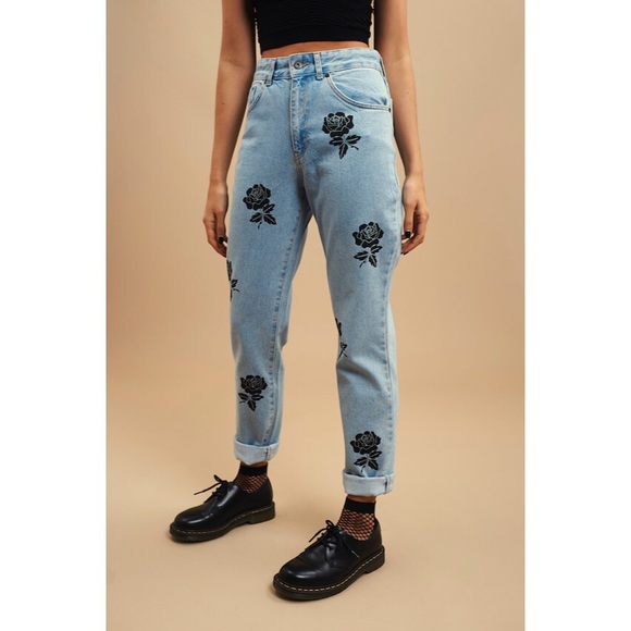 Denim - 🆕 Ragged Priest Mom Jean