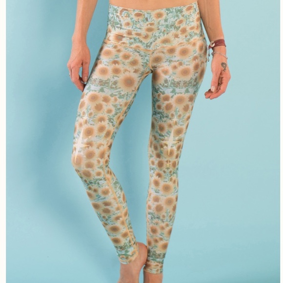 Teeki hot pants