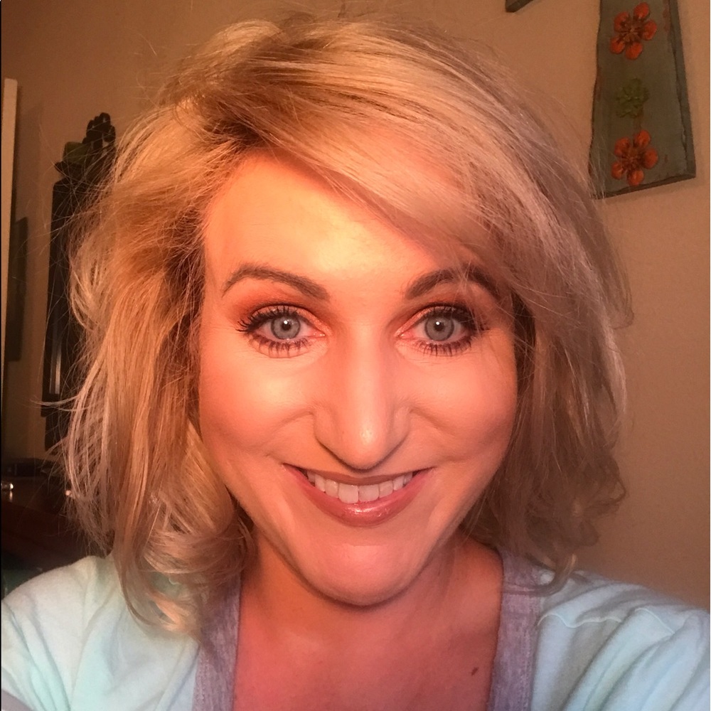 Meet your Posher, Julia