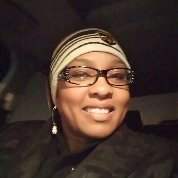 Meet your Posher, Sharon