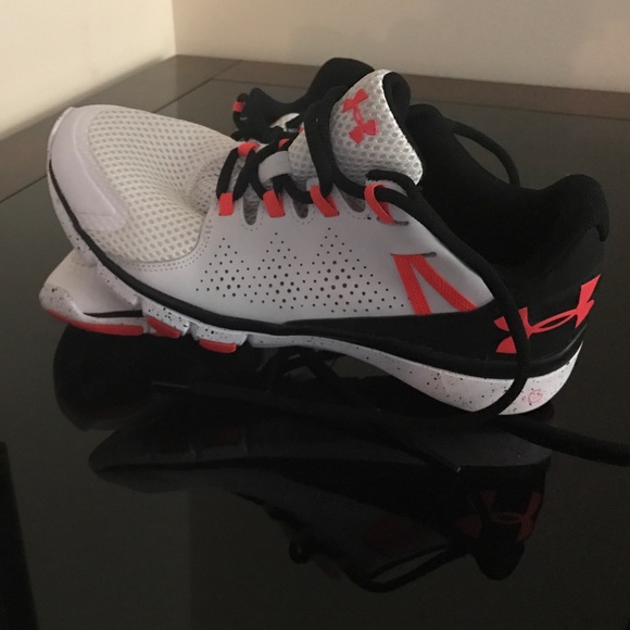 Women's under armour shoes. Never worn