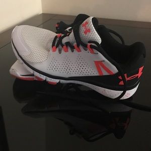 Women's under armour shoes. Never worn