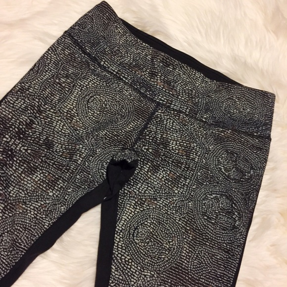 Lululemon full length yoga leggings pattern front - Picture 2 of 4