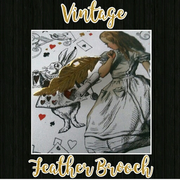 Vintage Find! Lovely Feather Brooch