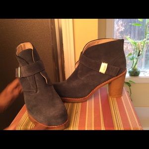 Uggs (suede blue ankle boots)