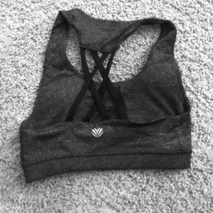 CROSS-BACK SPORTS BRA